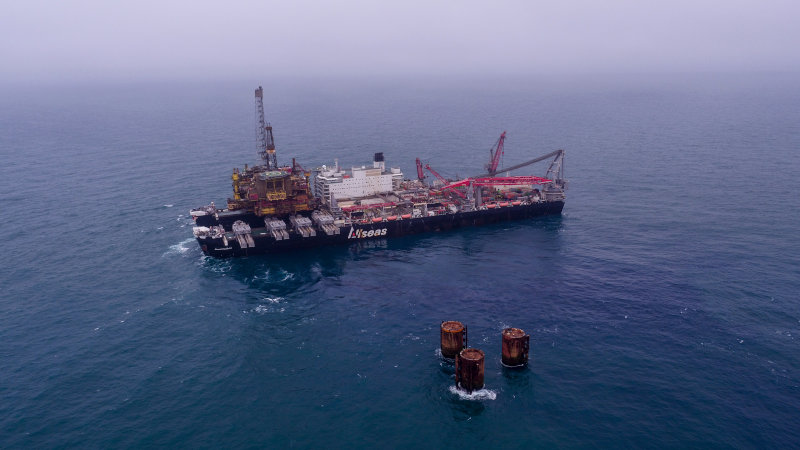Pioneering Spirit removes 25000t Brent Bravo platform