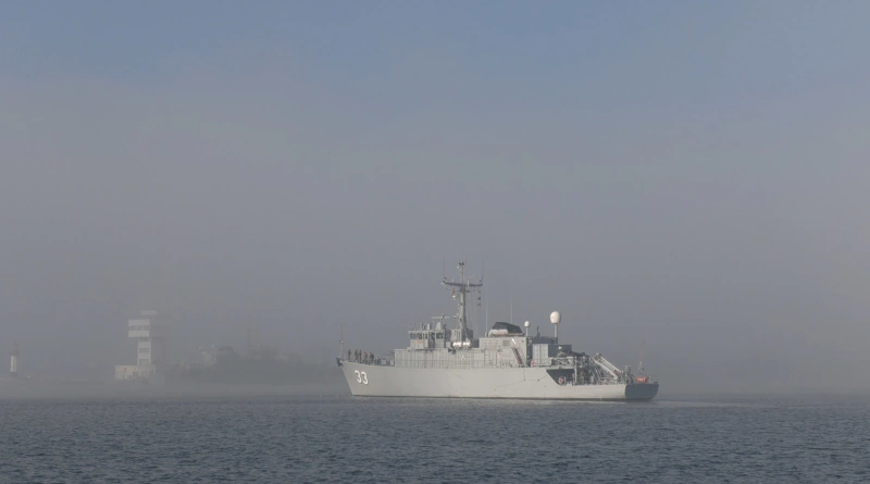 Военен кораб